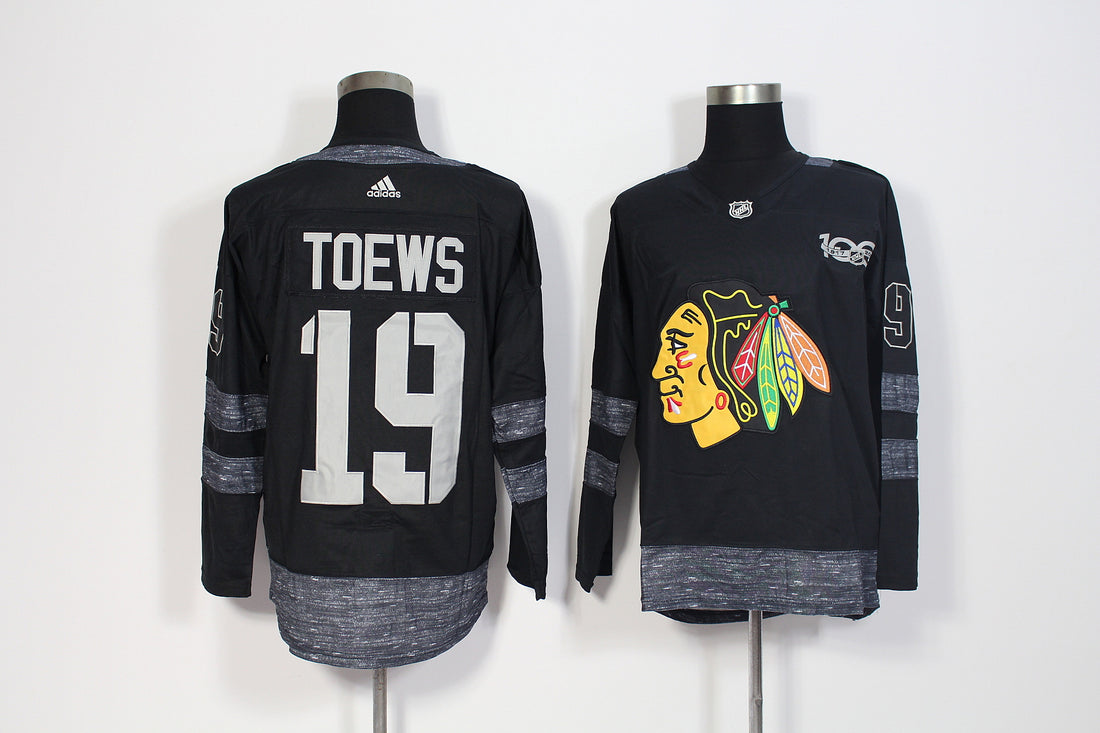 Jonathan Toews Chicago Blackhawks black jersey