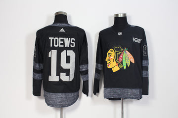 Jonathan Toews Chicago Blackhawks black jersey