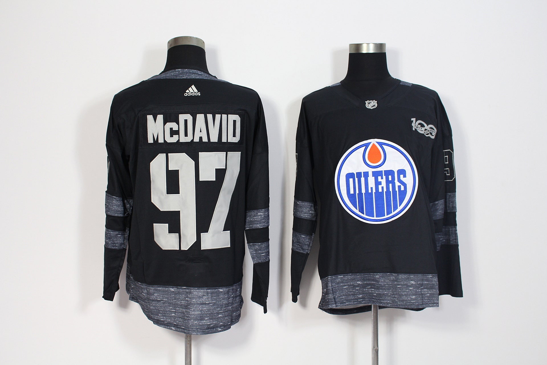 Connor McDavid Edmonton Oilers black jersey