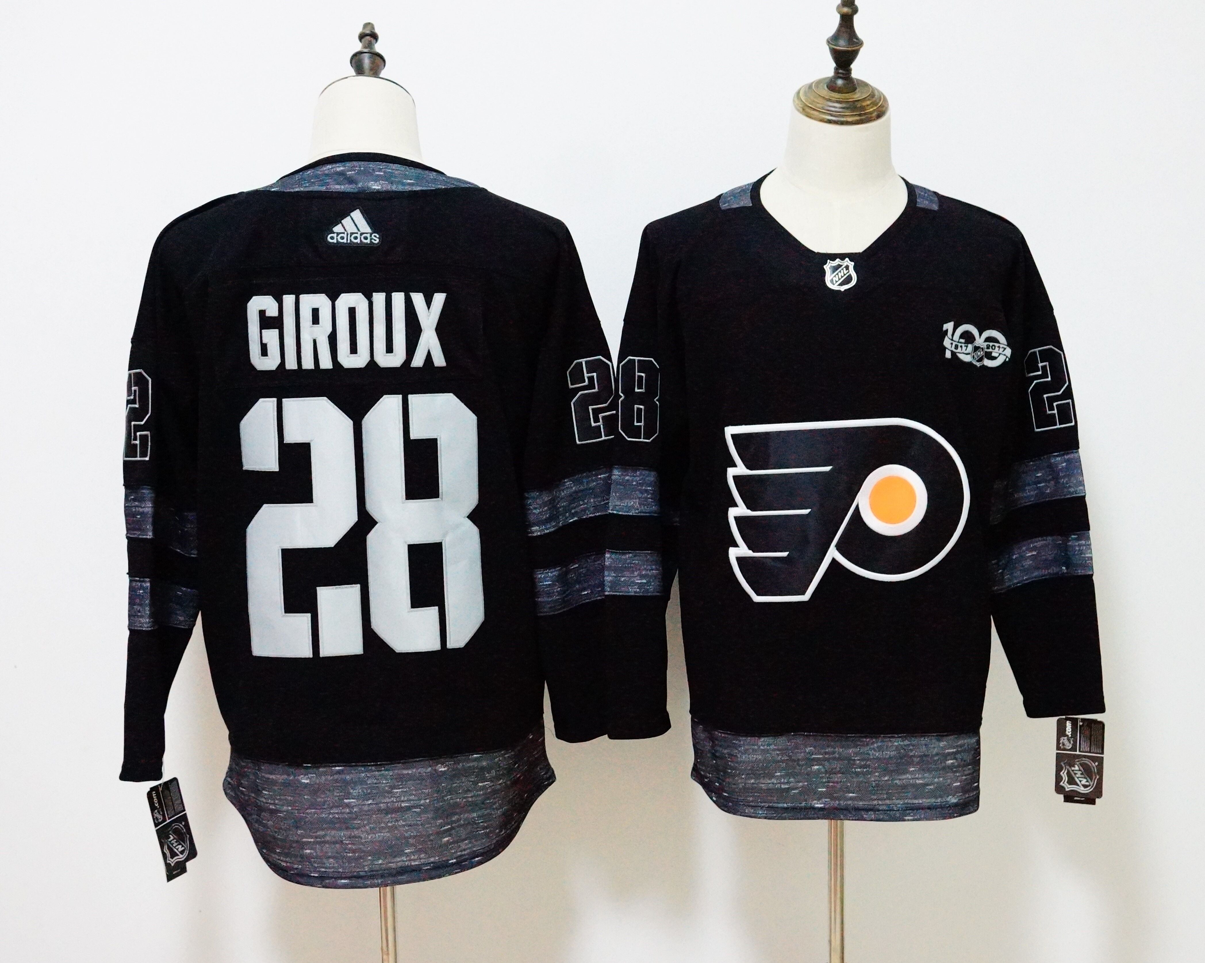 Claude Giroux Philadelphia Flyers black jersey