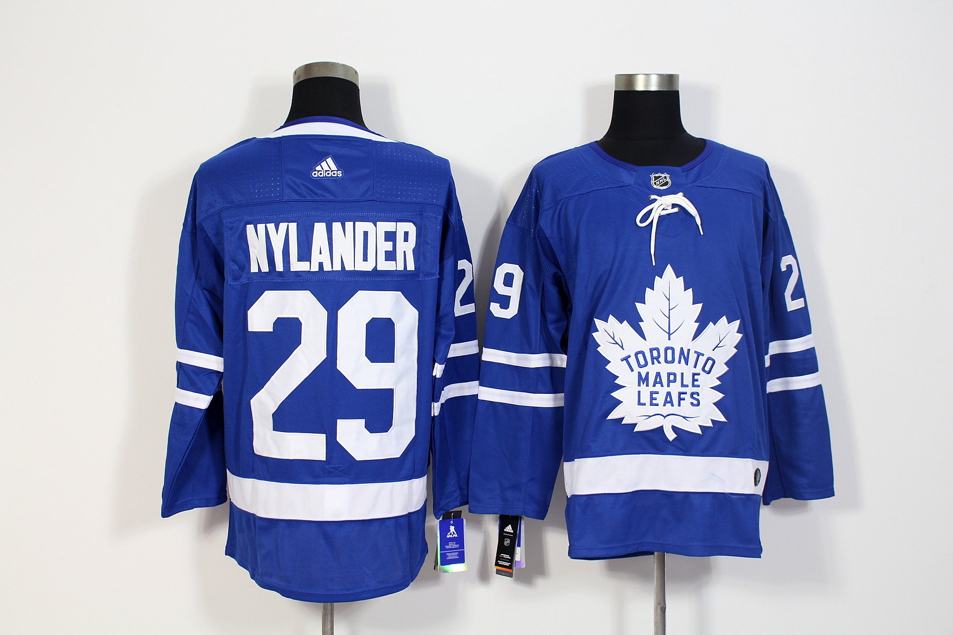 William Nylander Toronto Maple Leafs blue jersey