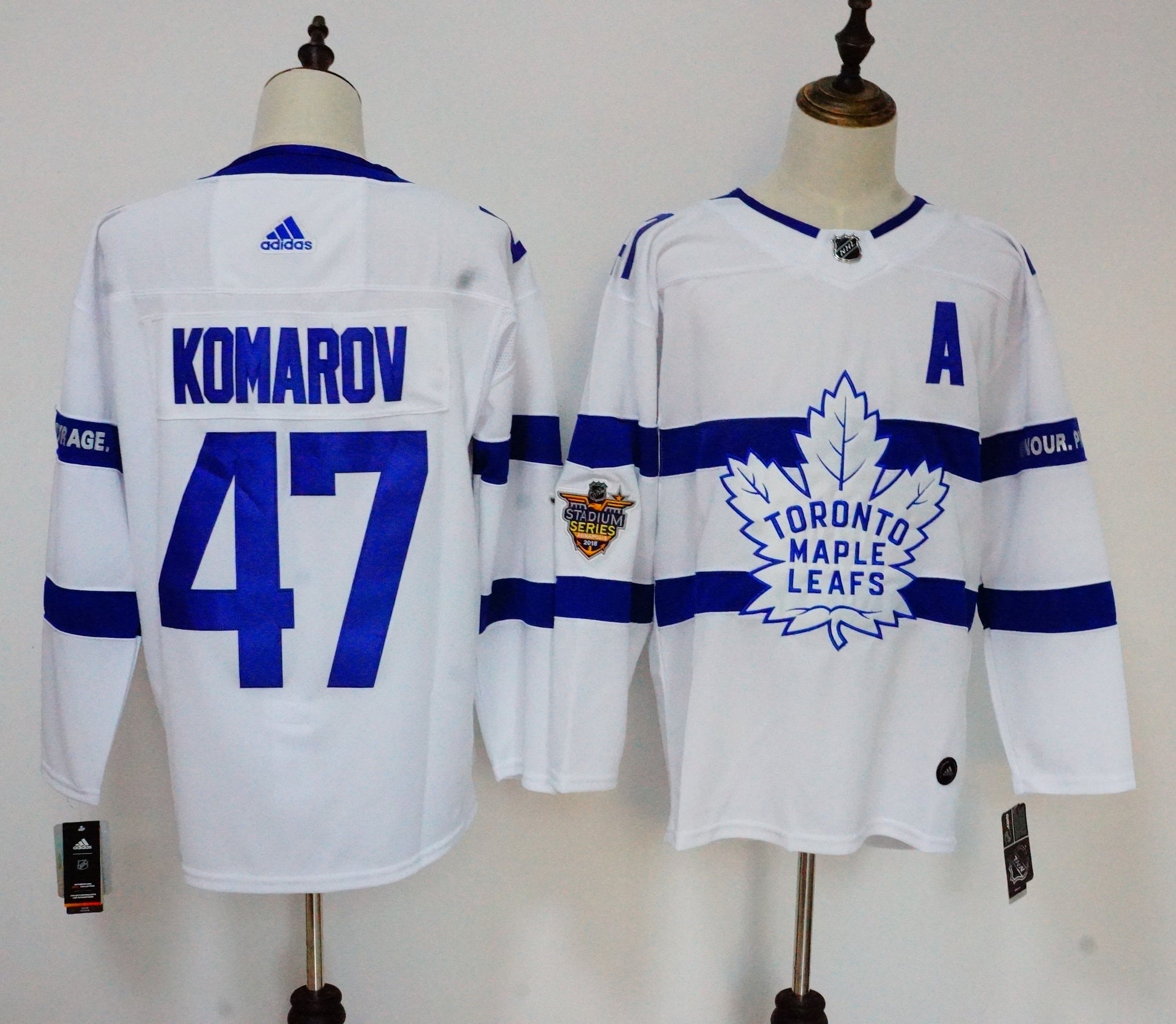 Leo Komarov Toronto Maple Leafs white Stadium Series jersey