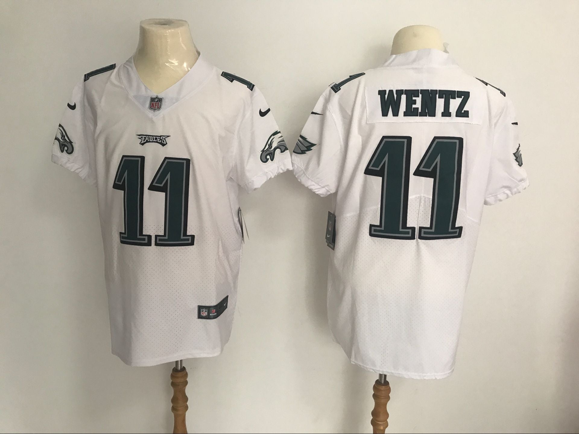 Carson Wentz Philadelphia Eagles white Elite jersey