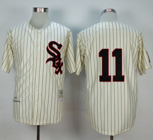Luis Aparicio Chicago White Sox cream jersey