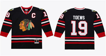 Jonathan Toews Chicago Blackhawks black jersey