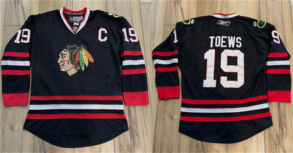 Jonathan Toews Chicago Blackhawks black jersey